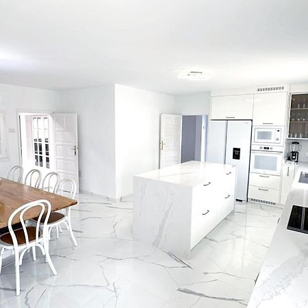 Stunning Sea View Villa With 6 Bedrooms & Heated Pool - Villa Renaissance 플라야블랑카 외부 사진