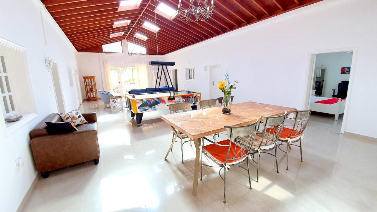 Stunning Sea View Villa With 6 Bedrooms & Heated Pool - Villa Renaissance 플라야블랑카 외부 사진
