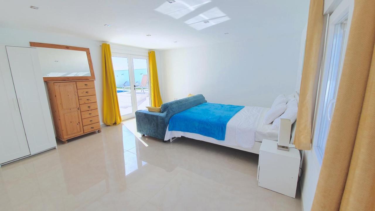 Stunning Sea View Villa With 6 Bedrooms & Heated Pool - Villa Renaissance 플라야블랑카 외부 사진
