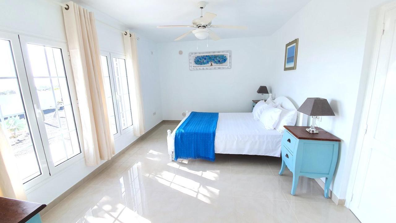 Stunning Sea View Villa With 6 Bedrooms & Heated Pool - Villa Renaissance 플라야블랑카 외부 사진