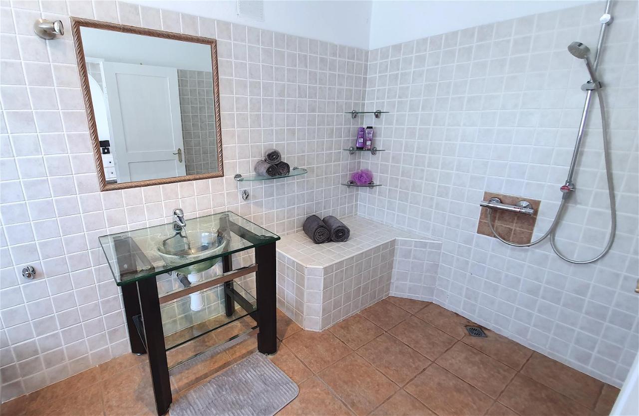 Stunning Sea View Villa With 6 Bedrooms & Heated Pool - Villa Renaissance 플라야블랑카 외부 사진