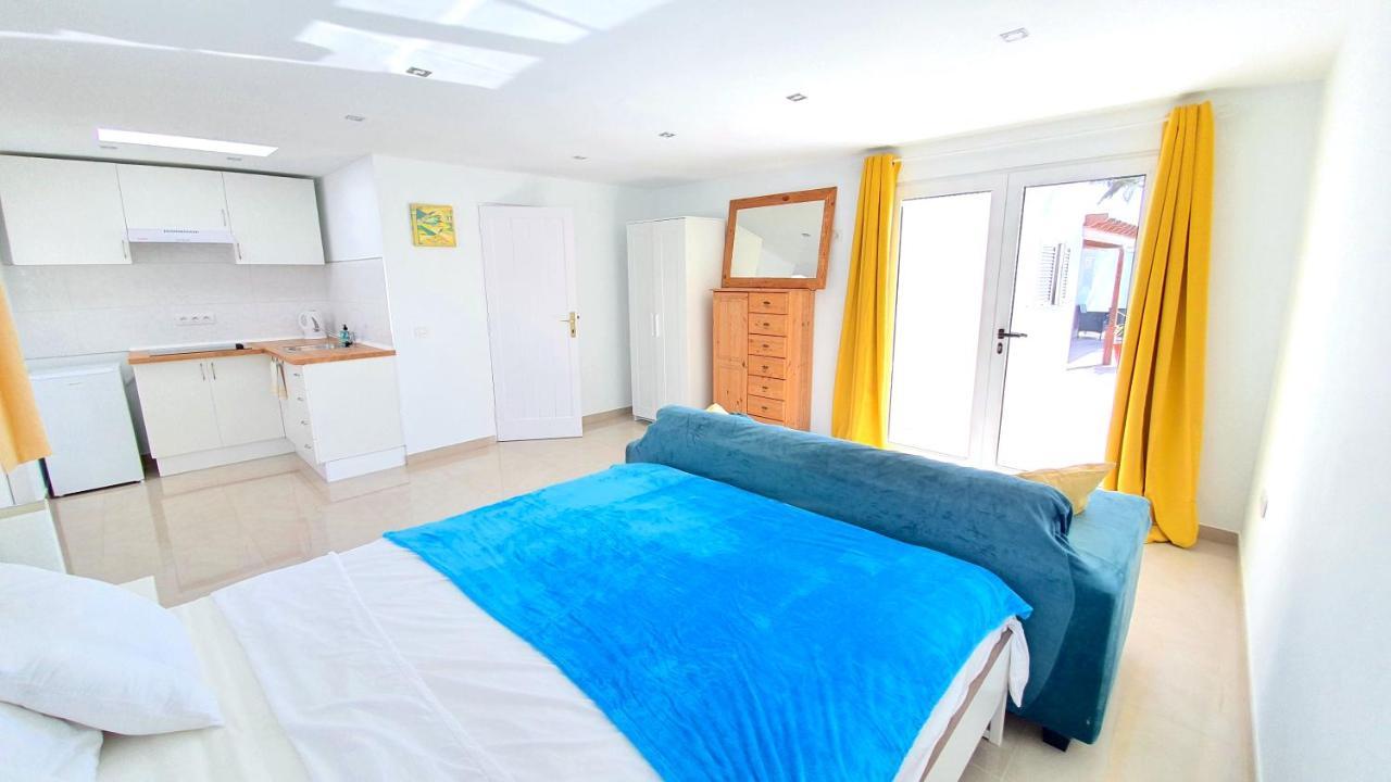 Stunning Sea View Villa With 6 Bedrooms & Heated Pool - Villa Renaissance 플라야블랑카 외부 사진