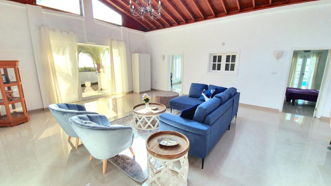 Stunning Sea View Villa With 6 Bedrooms & Heated Pool - Villa Renaissance 플라야블랑카 외부 사진