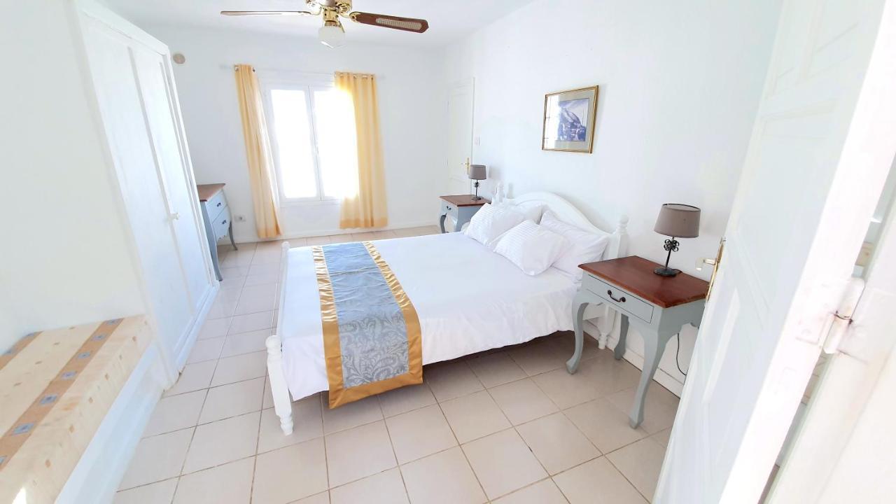 Stunning Sea View Villa With 6 Bedrooms & Heated Pool - Villa Renaissance 플라야블랑카 외부 사진
