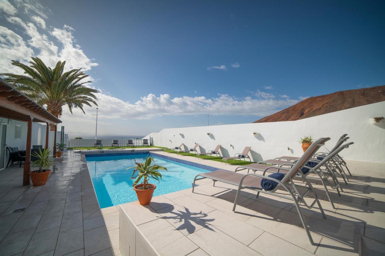 Stunning Sea View Villa With 6 Bedrooms & Heated Pool - Villa Renaissance 플라야블랑카 외부 사진