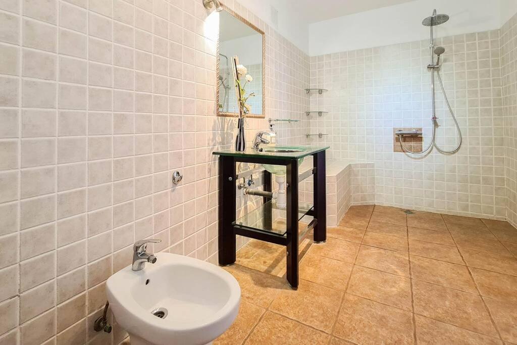 Stunning Sea View Villa With 6 Bedrooms & Heated Pool - Villa Renaissance 플라야블랑카 객실 사진