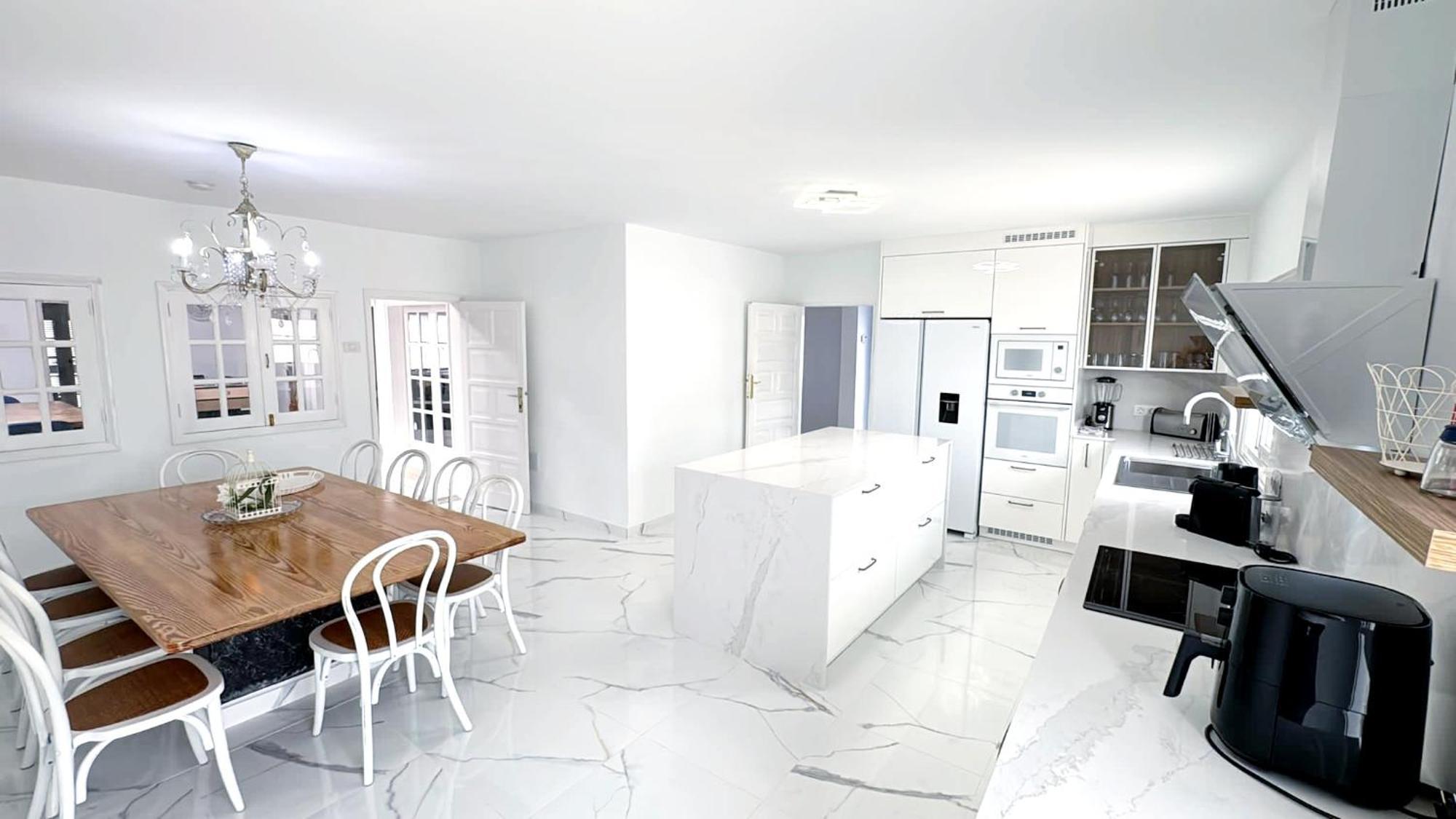 Stunning Sea View Villa With 6 Bedrooms & Heated Pool - Villa Renaissance 플라야블랑카 외부 사진
